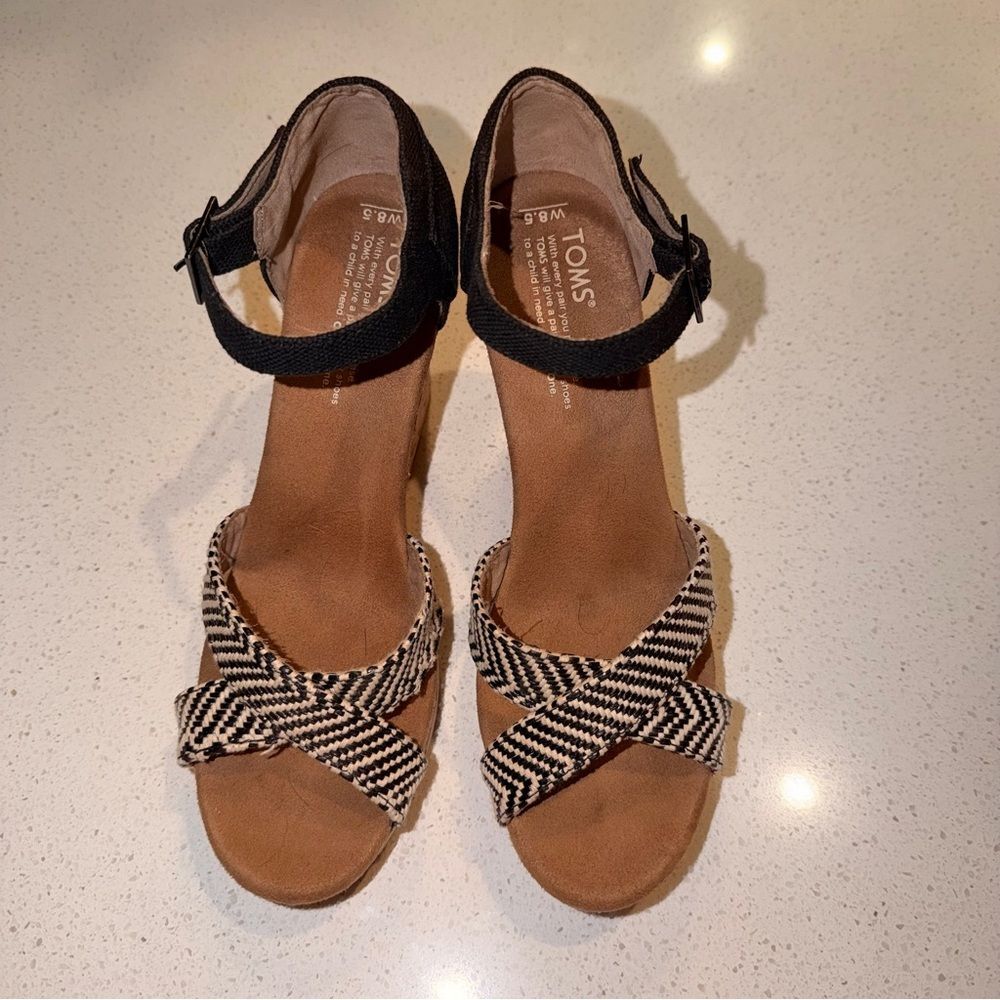 TOMS Sienna Cork Wedge Sandal Black Cream Chevron Woven Ankle Strap 8.5 Summer